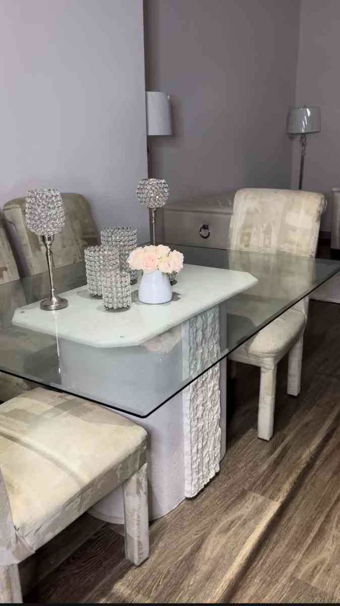 Kitchen Table Set Includes 4 Chairs - Tucker, Georgia