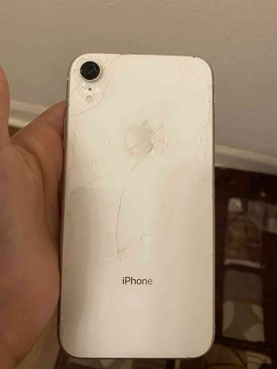 iPhone XR - Hickory, North Carolina