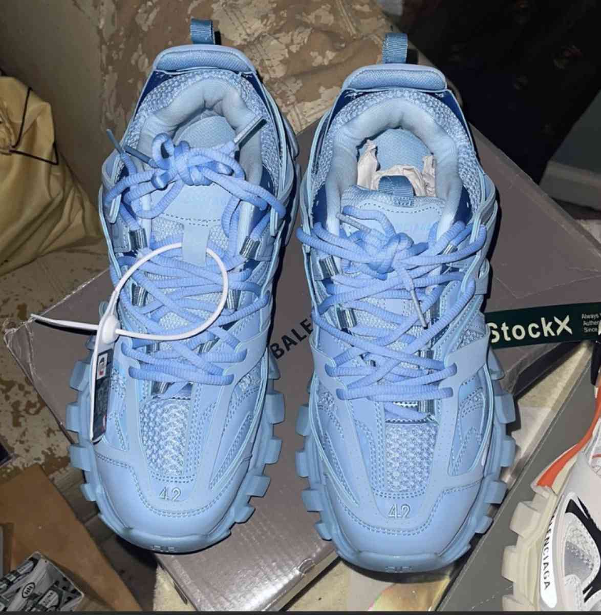 BALENCIAGA SNEAKS - Bronx, New York - FleaMarketBay