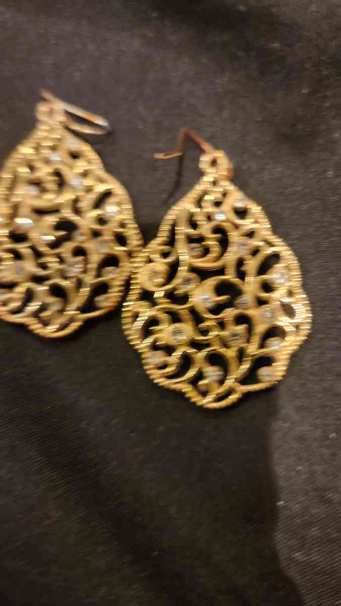 Faux diamonds and faux Gold earings - Hawley, Pennsylvania - FleaMarketBay