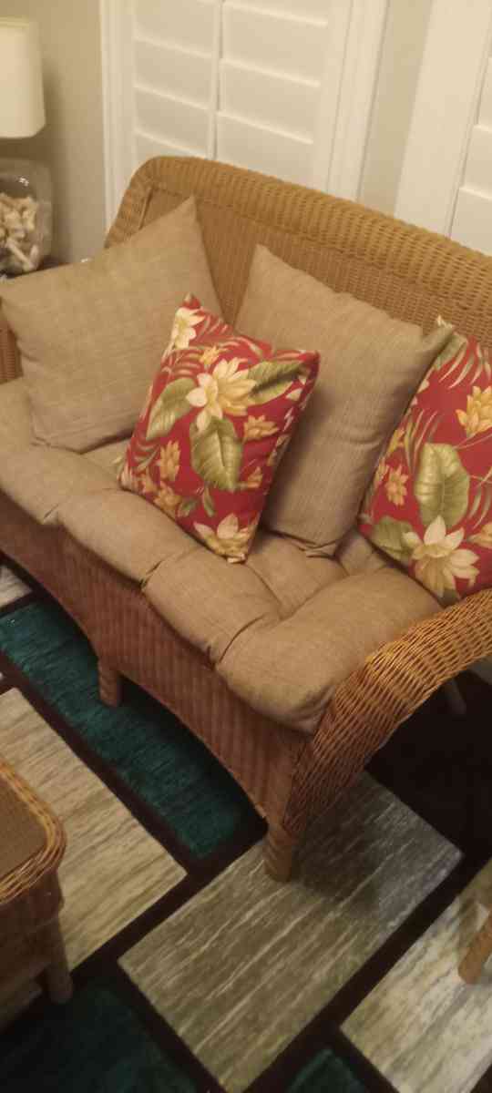 Hampton Bay Wicker Love Seats End Tables and Cofffee Table - Phoenix, Arizona - FleaMarketBay