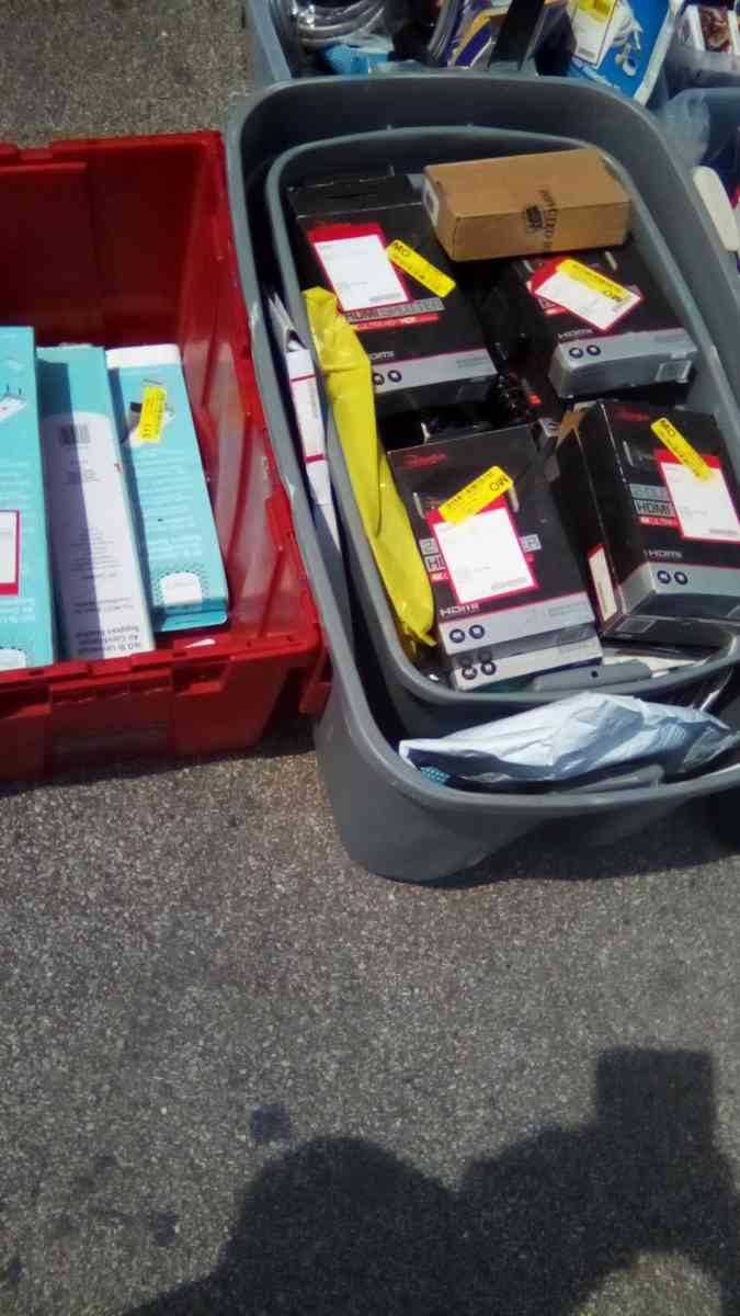 Tons of goodies - Kansas City, Kansas - FleaMarketBay