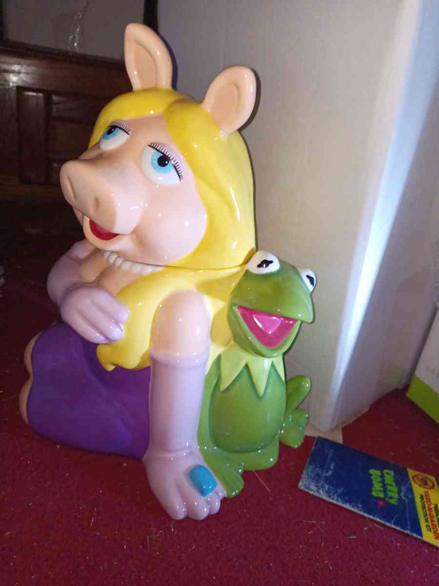 miss piggy and hermit - Bremen, Alabama - FleaMarketBay