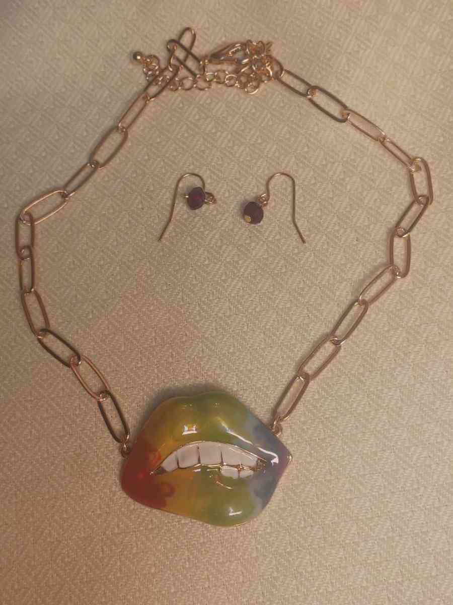 BITE LIP EPOXYNECKLACE AND EARRING SET - Vancouver, Washington