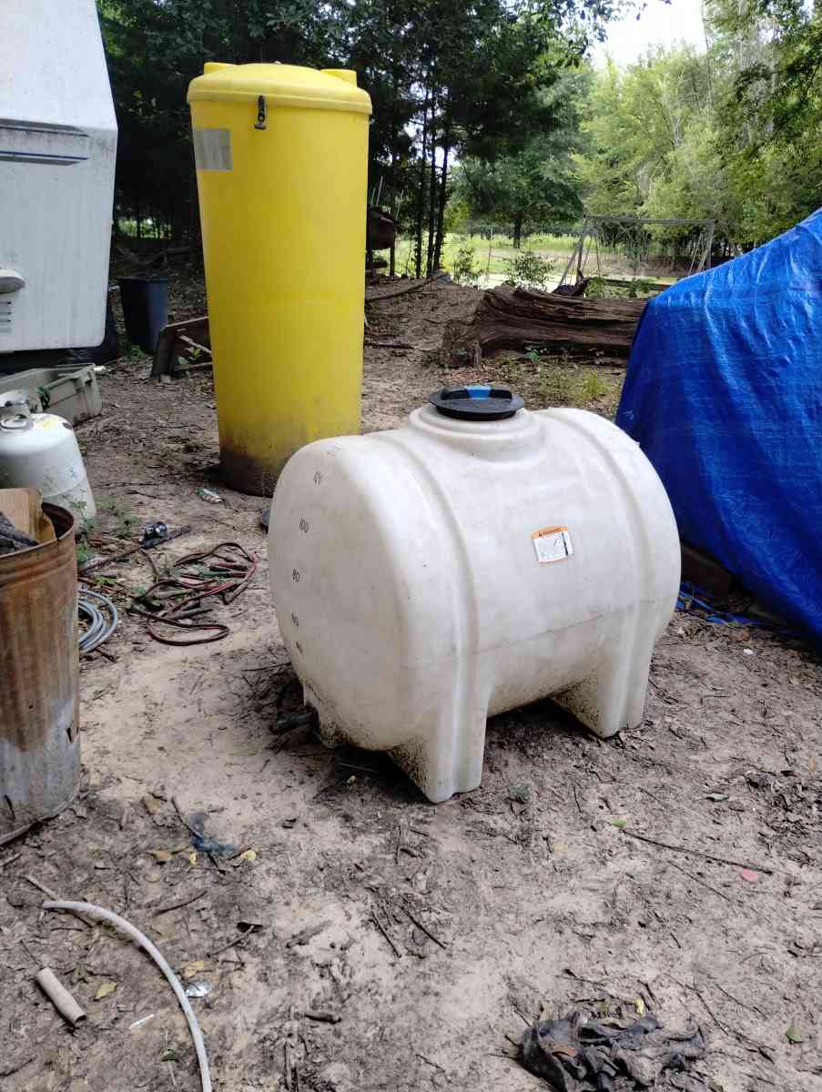 200 gallon water holding tank - Terrell, Texas - FleaMarketBay