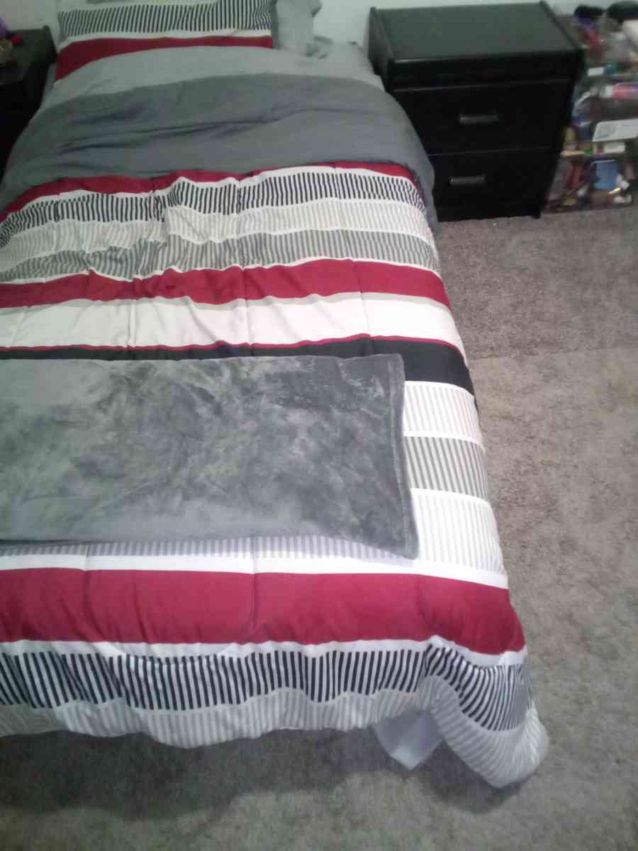 twin metal frame that folds up twin and full mattresses - Ceres, California - FleaMarketBay