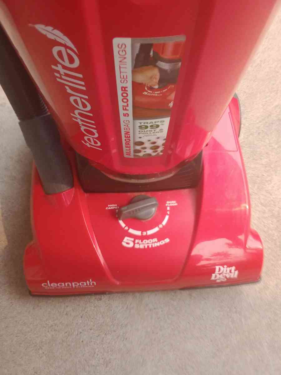 Dirt Devil uprigh clean path vacuum - Minneapolis, Minnesota - FleaMarketBay