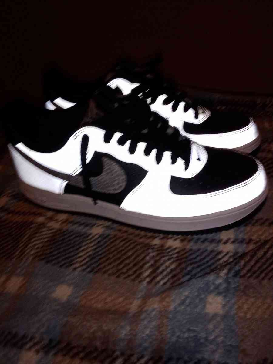 Nike Air force 1 that glow - Detroit, Michigan