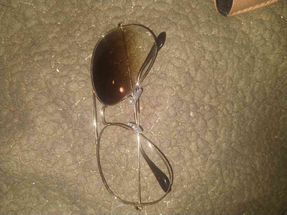 ray bans gold aviator with missing lens - San Antonio, Texas - FleaMarketBay