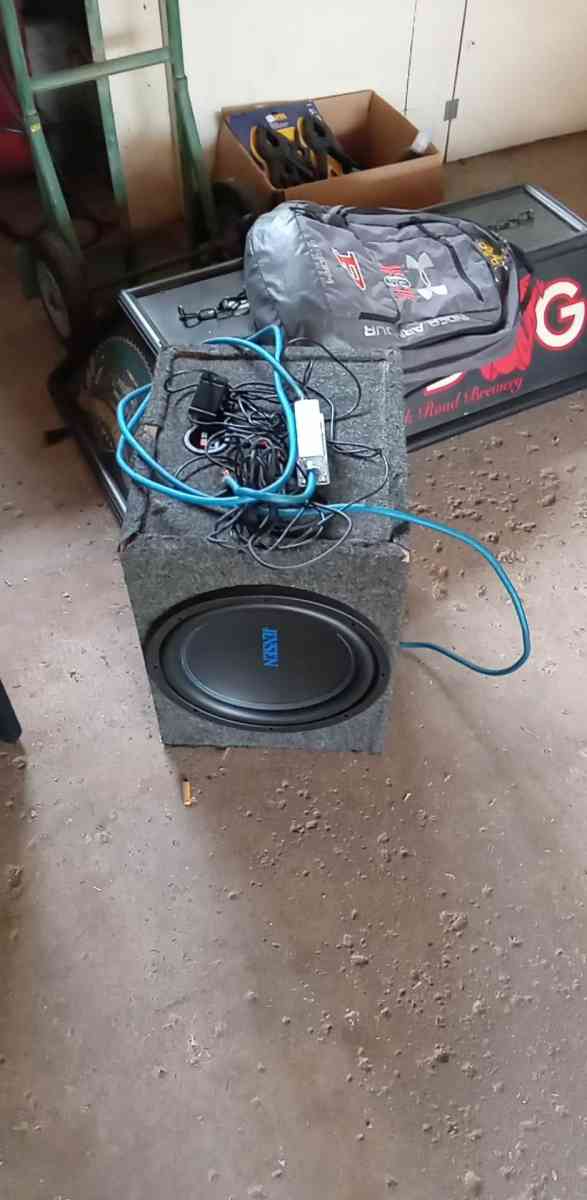 12 in subwoofer 1200 watts brand new just put it in still ha - Spring Valley, Illinois