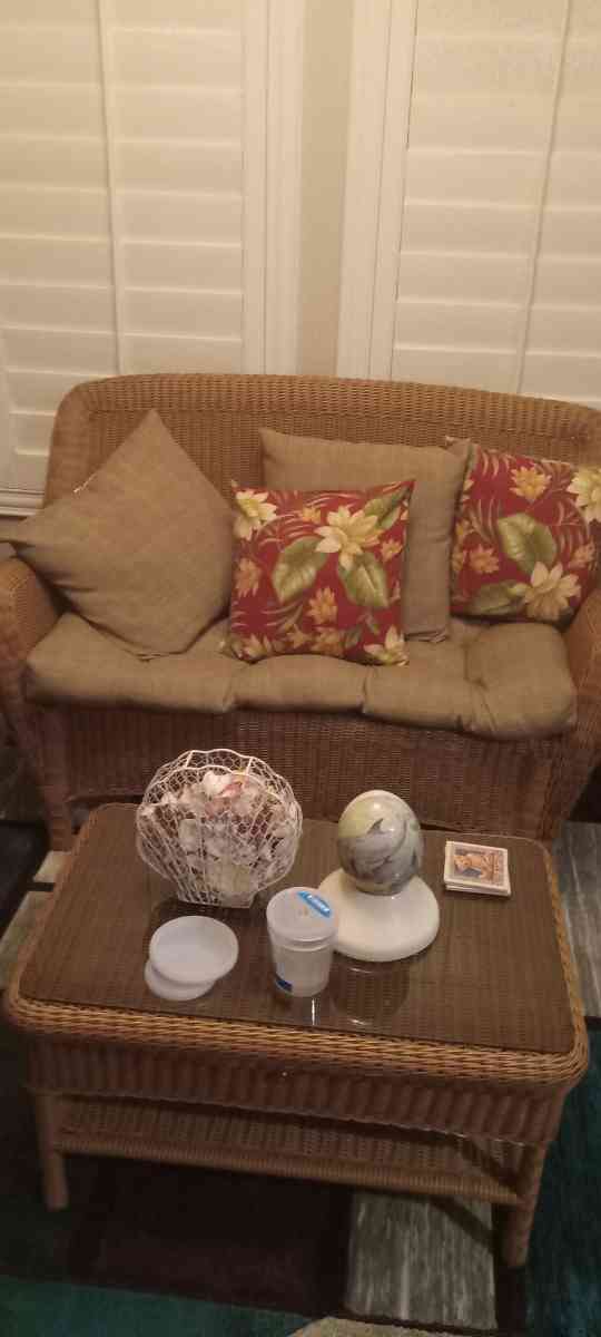 Hampton Bay Wicker Love Seats End Tables and Cofffee Table - Phoenix, Arizona - FleaMarketBay