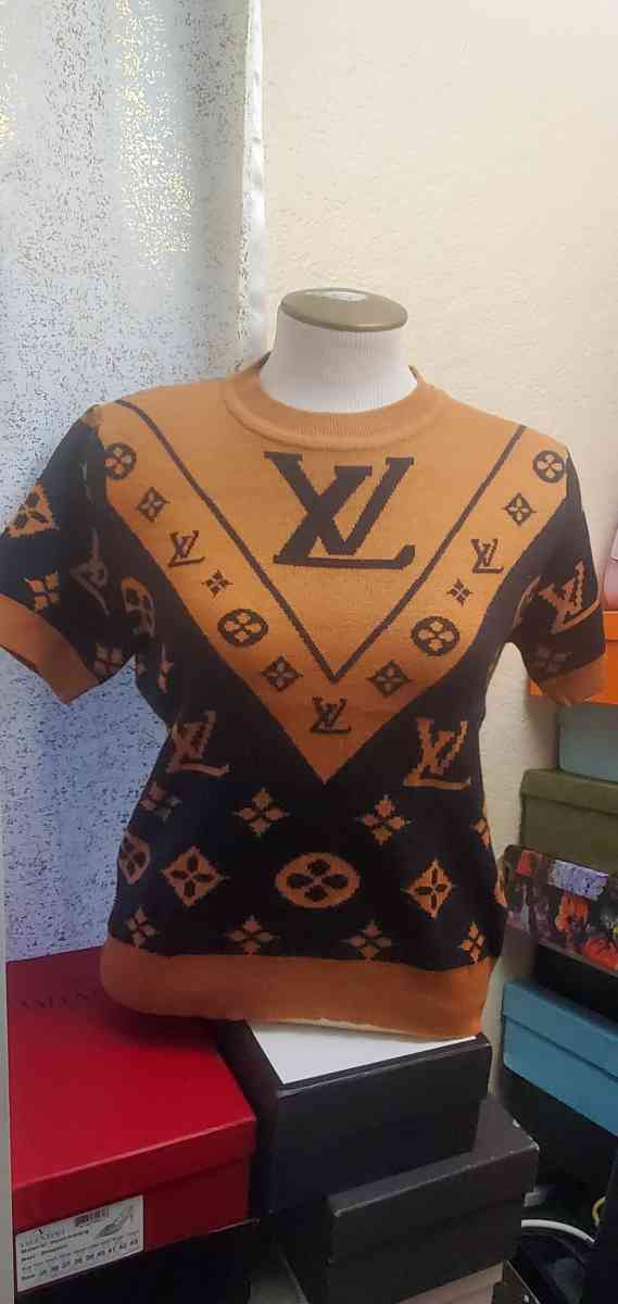 tshirts and blouses - Mission Hills, California