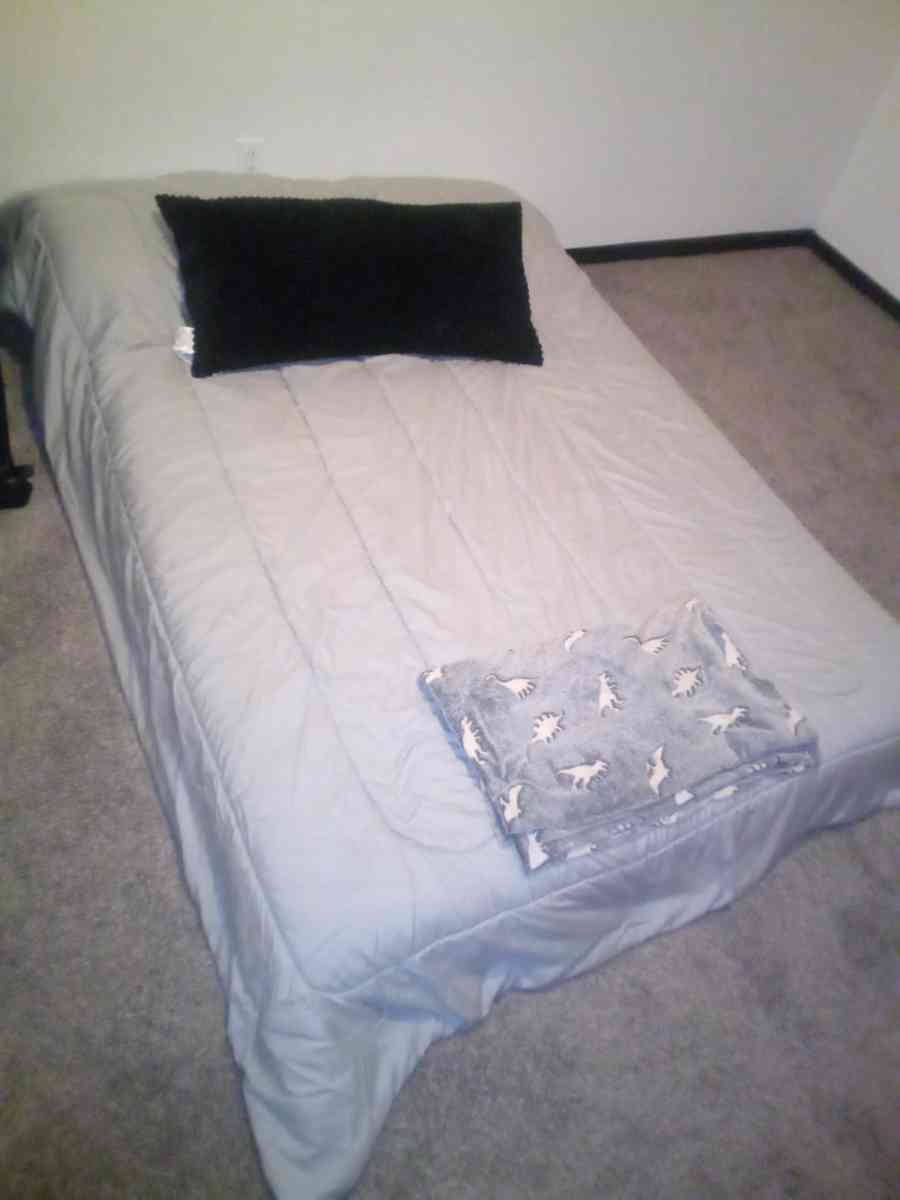 twin metal frame that folds up twin and full mattresses - Ceres, California - FleaMarketBay