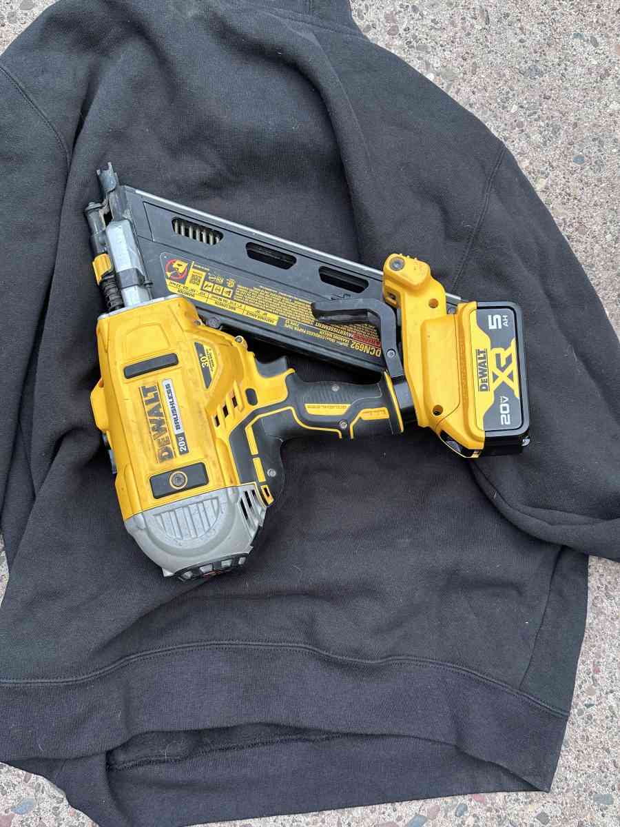 Dewalt Nail power tool - Newport, Minnesota