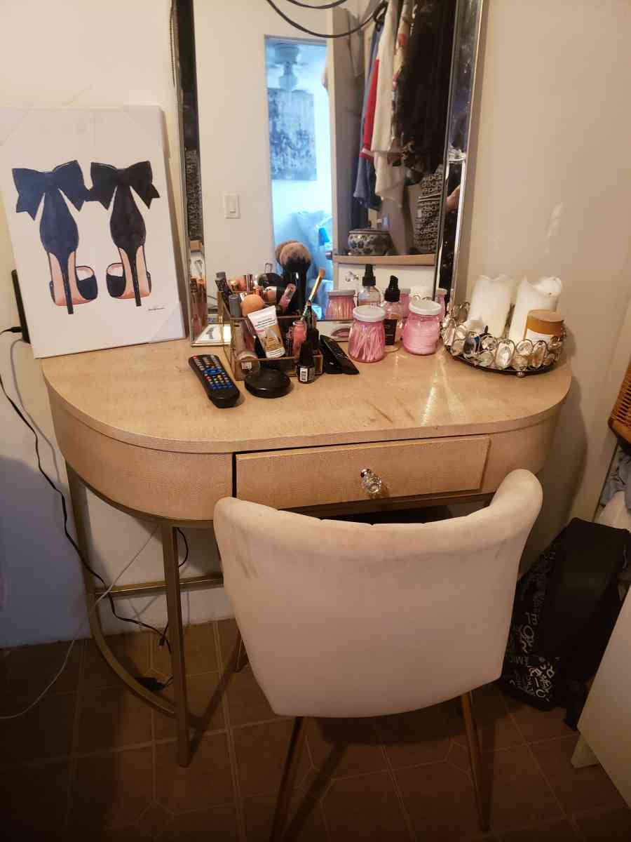 vanity - Inglewood, California - FleaMarketBay