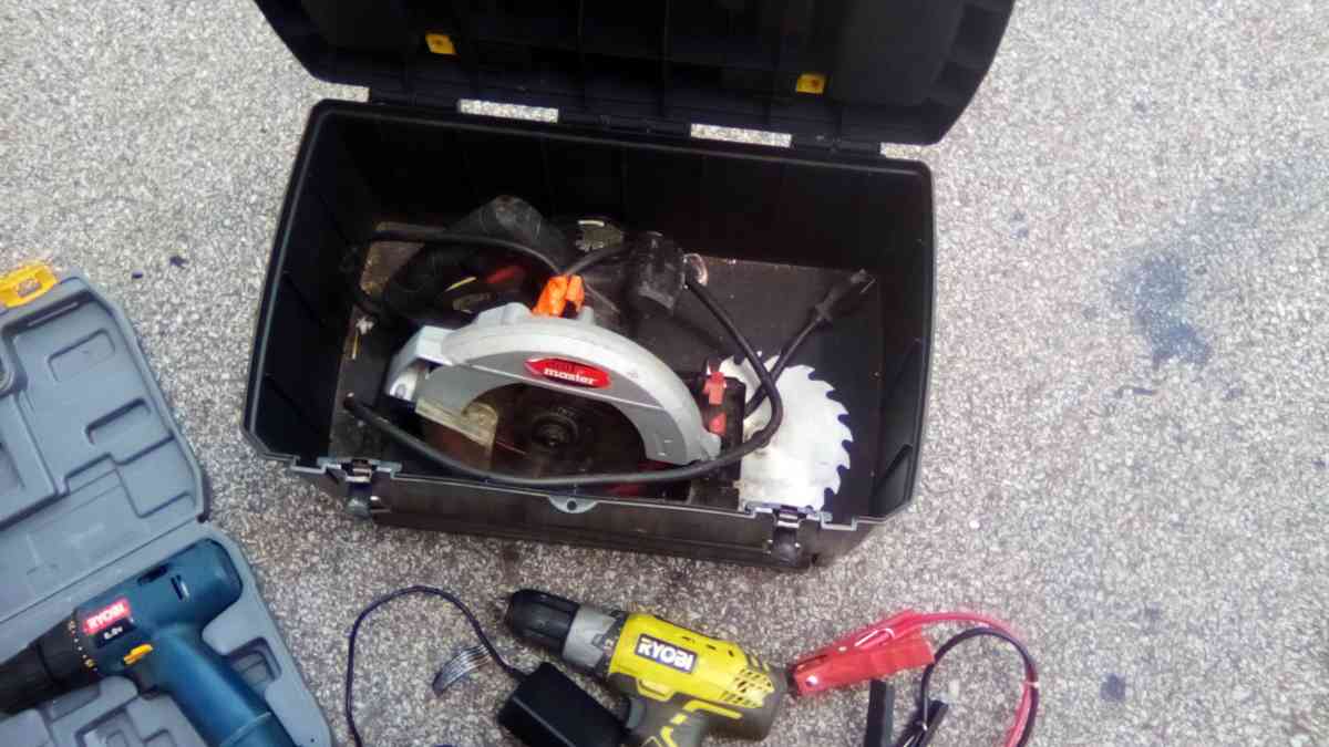 Tons of goodies - Kansas City, Kansas - FleaMarketBay