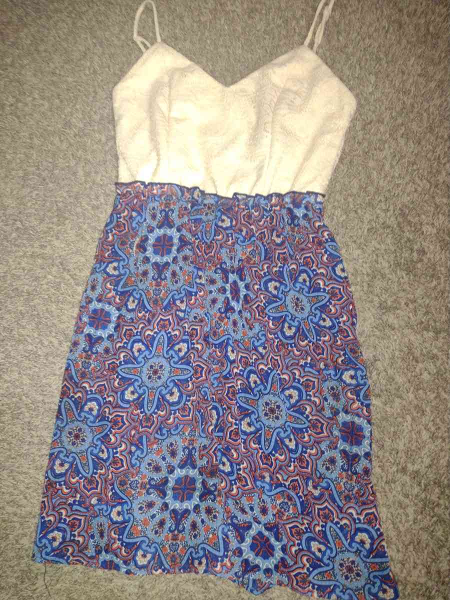 cream white and blue dress - Apache Junction, Arizona