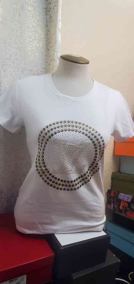 shirts 25 each - Mission Viejo, California - FleaMarketBay