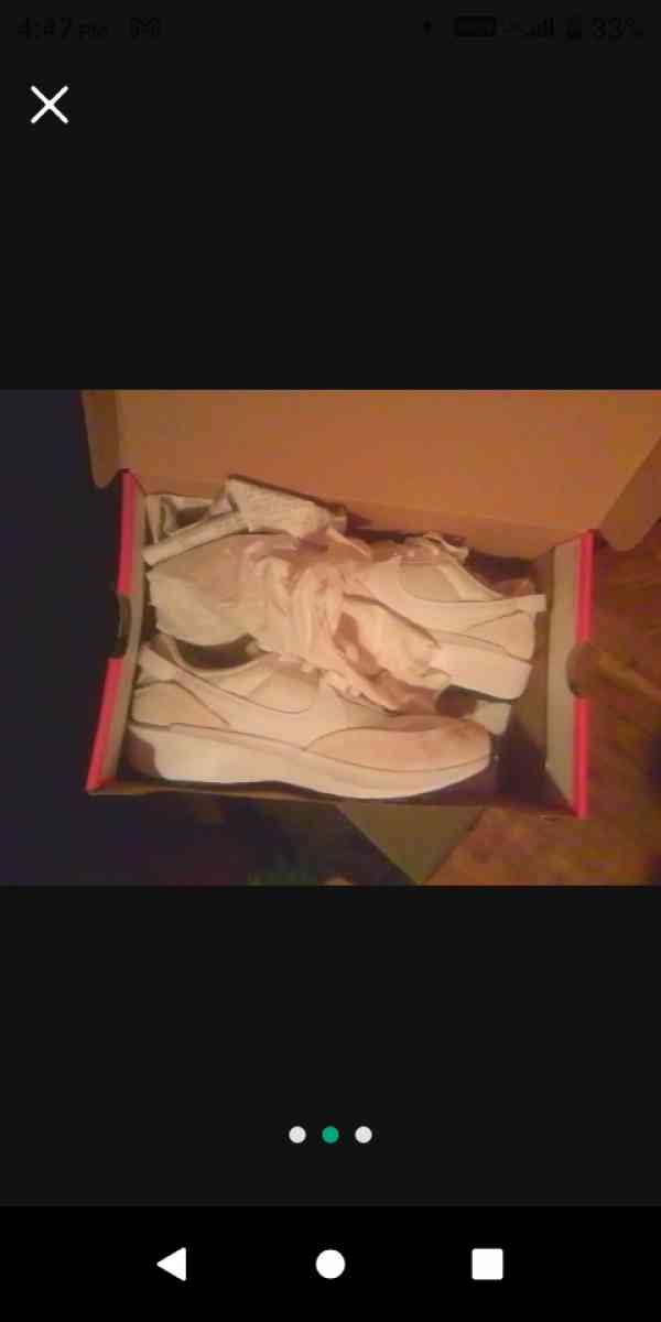 Womans Nike Sneakers - Upper Darby, Pennsylvania - FleaMarketBay