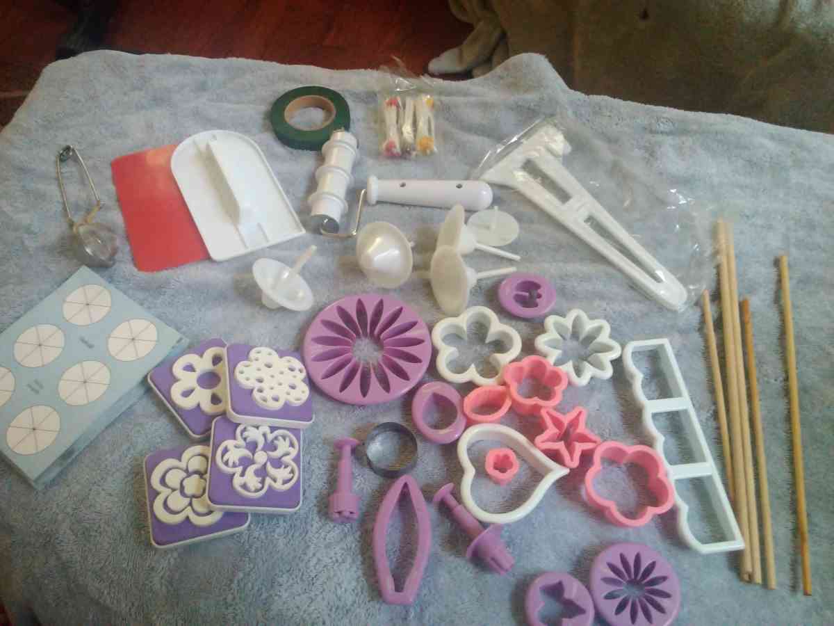 Wilton ultimate decorating kit - Saint Louis, Missouri - FleaMarketBay