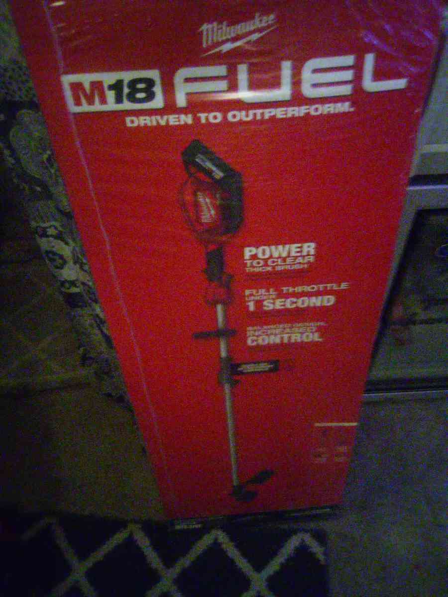 Milwaukee M18 fuel trimmer weed whacker - Pittsburgh, Pennsylvania