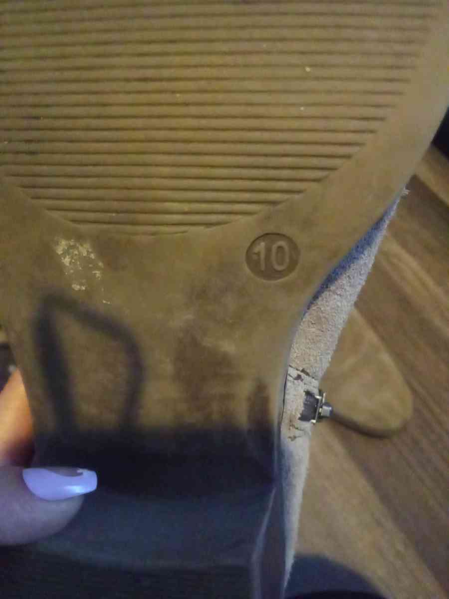 woman boots different sizes - Sparta, Tennessee - FleaMarketBay