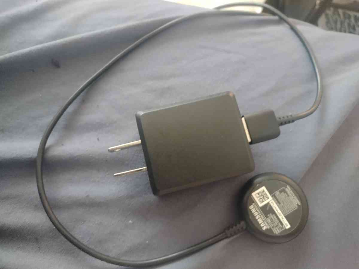 Samsung Galaxy watch 4 rose gold with original charger - Sicklerville, New Jersey - FleaMarketBay