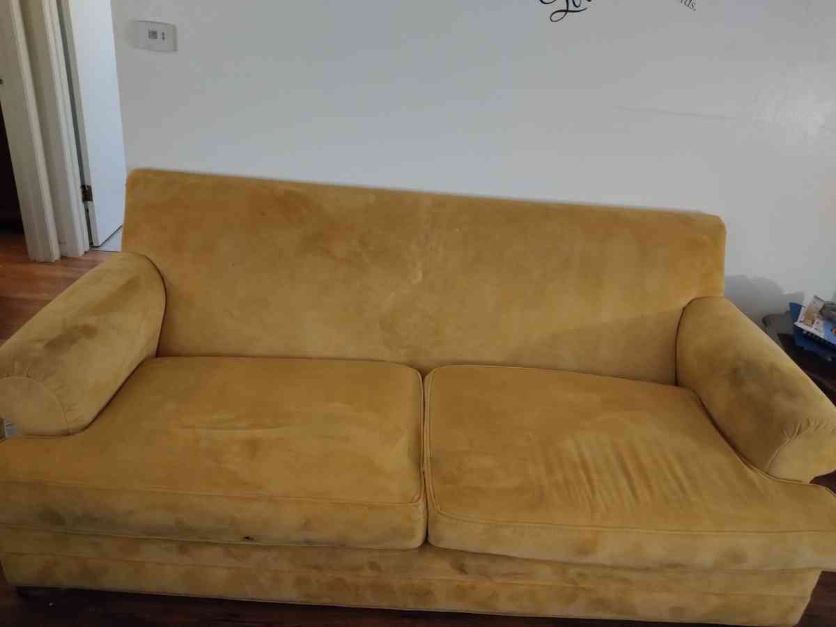 used yellow leather couch - Littleton, Colorado - FleaMarketBay