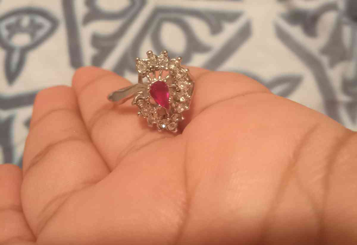 Womens ring - Holyoke, Massachusetts