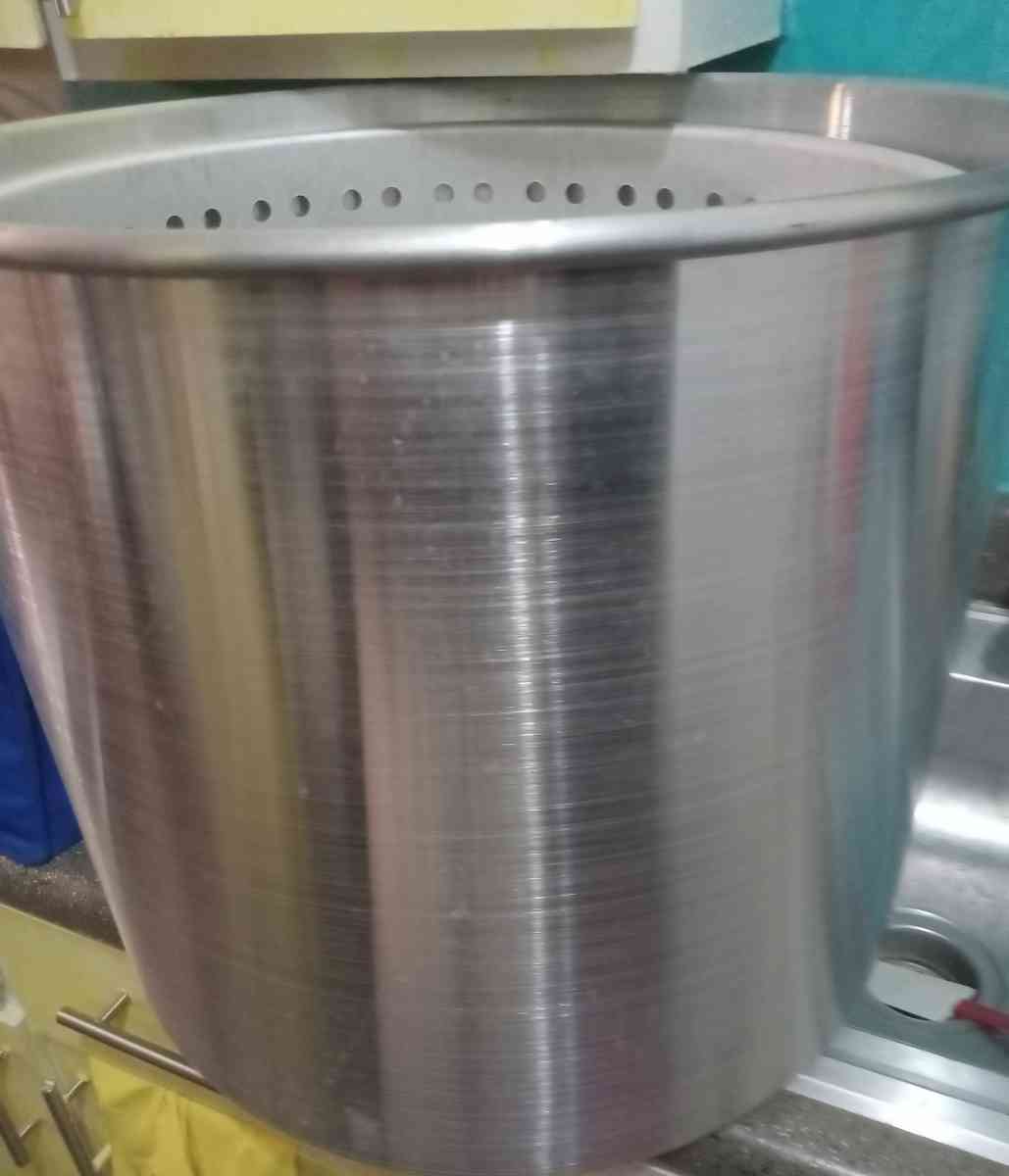 a large pot to cook soup - San Antonio, Texas