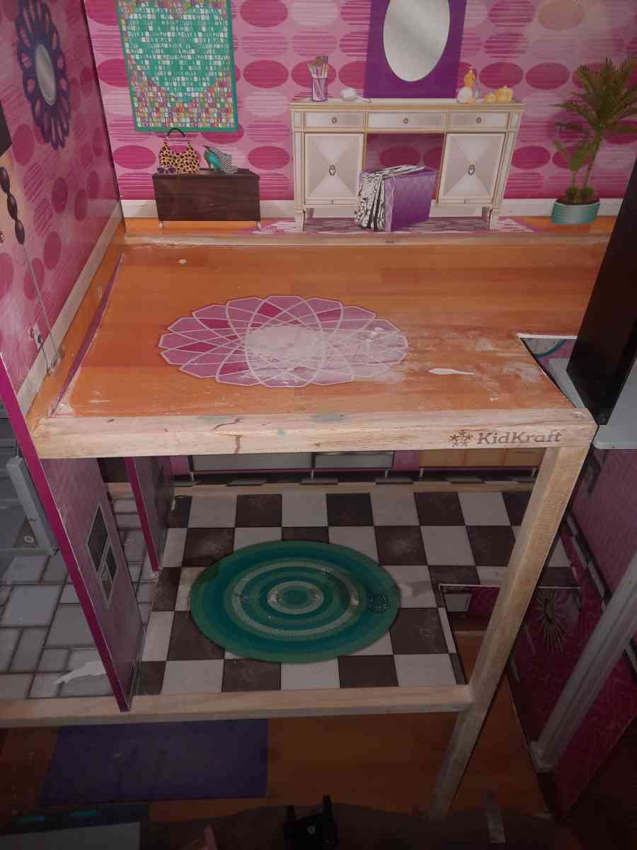 Dollhouse - Richlands, Virginia - FleaMarketBay