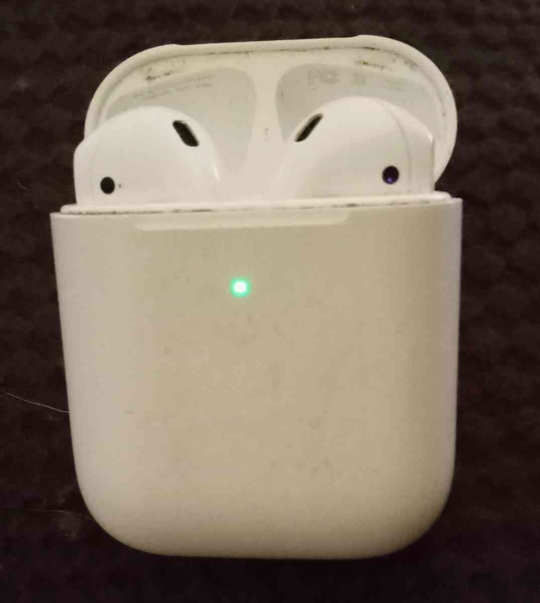 apple AirPods 1st generation - Akron, Ohio