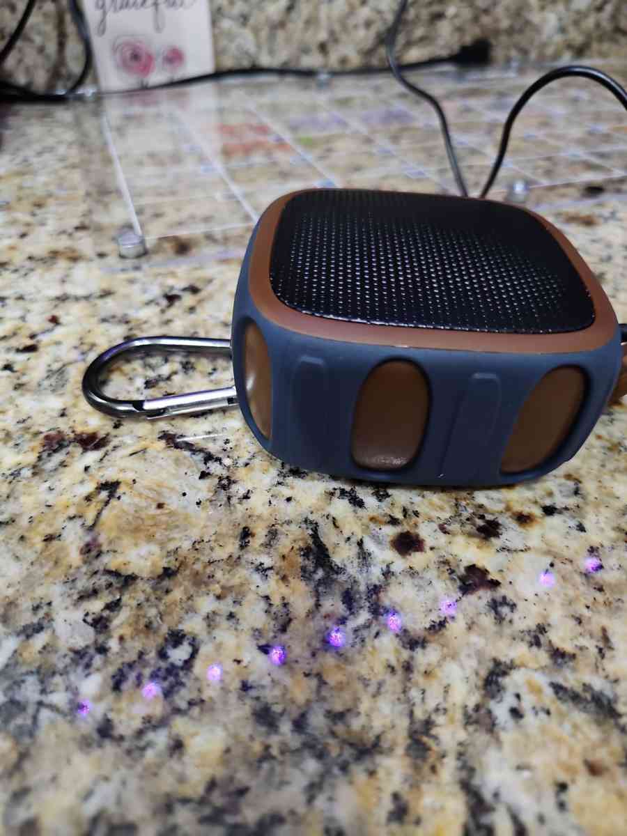 water proof portable speaker - Lewisville, Texas - FleaMarketBay