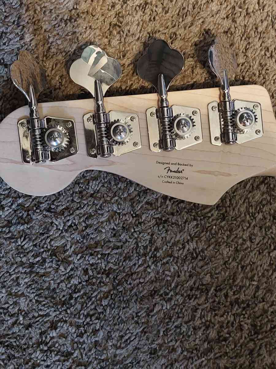 fender bass guitar - Fort Oglethorpe, Georgia - FleaMarketBay