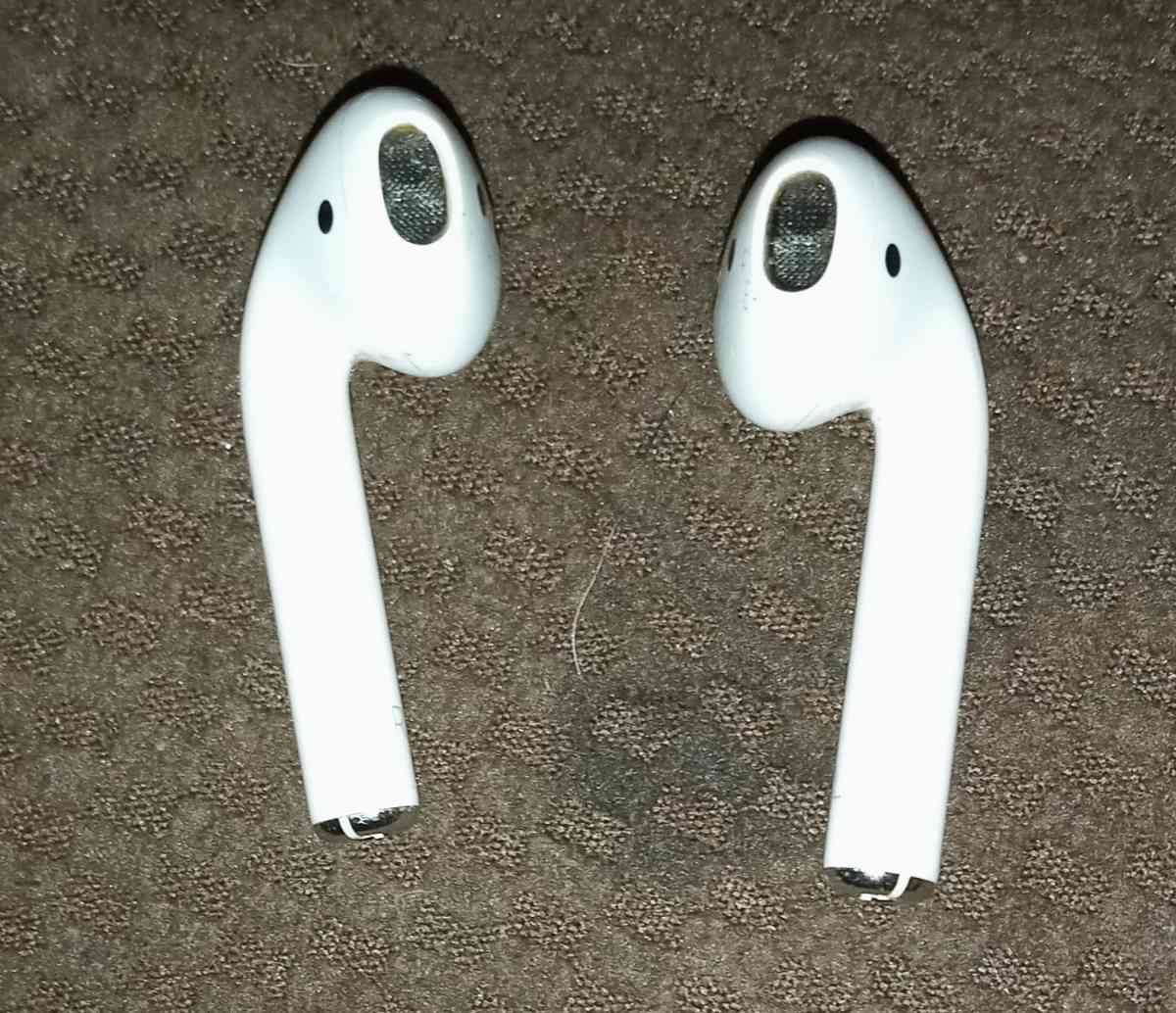 apple AirPods 1st generation - Akron, Ohio - FleaMarketBay