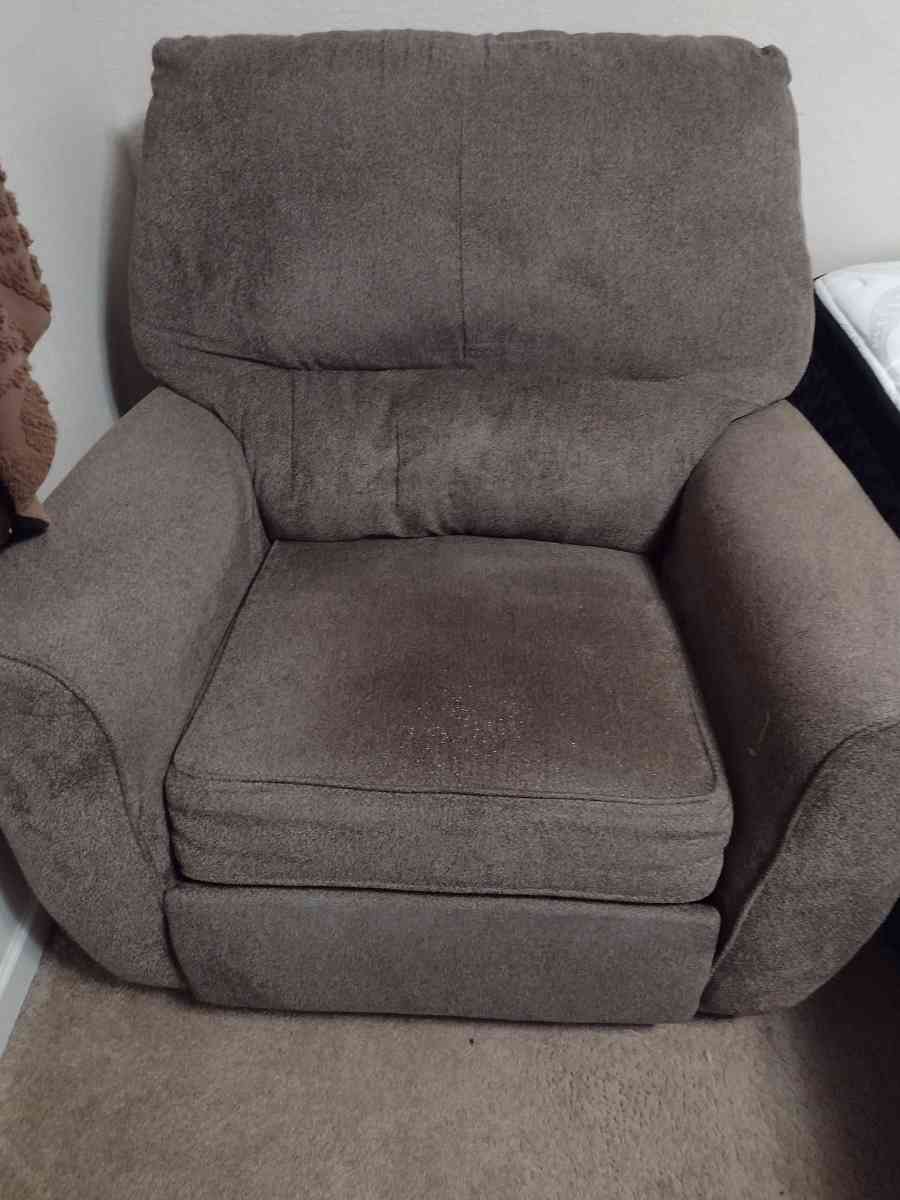 recliner chair - Deer Creek, Illinois