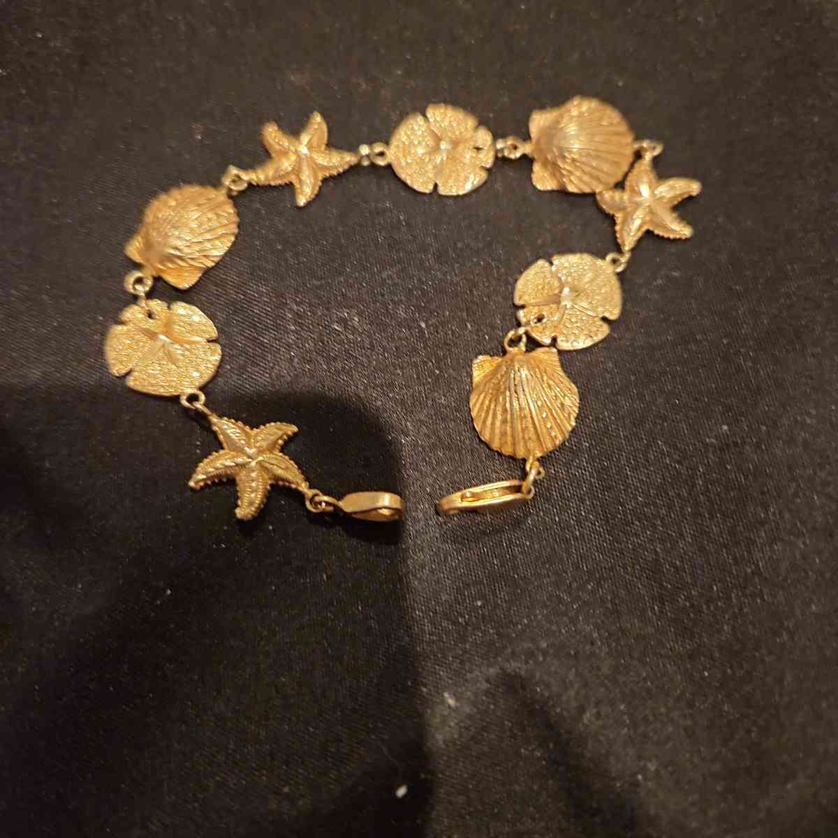 Sanddollar and Starfish Gold Bracelet - Hawley, Pennsylvania - FleaMarketBay