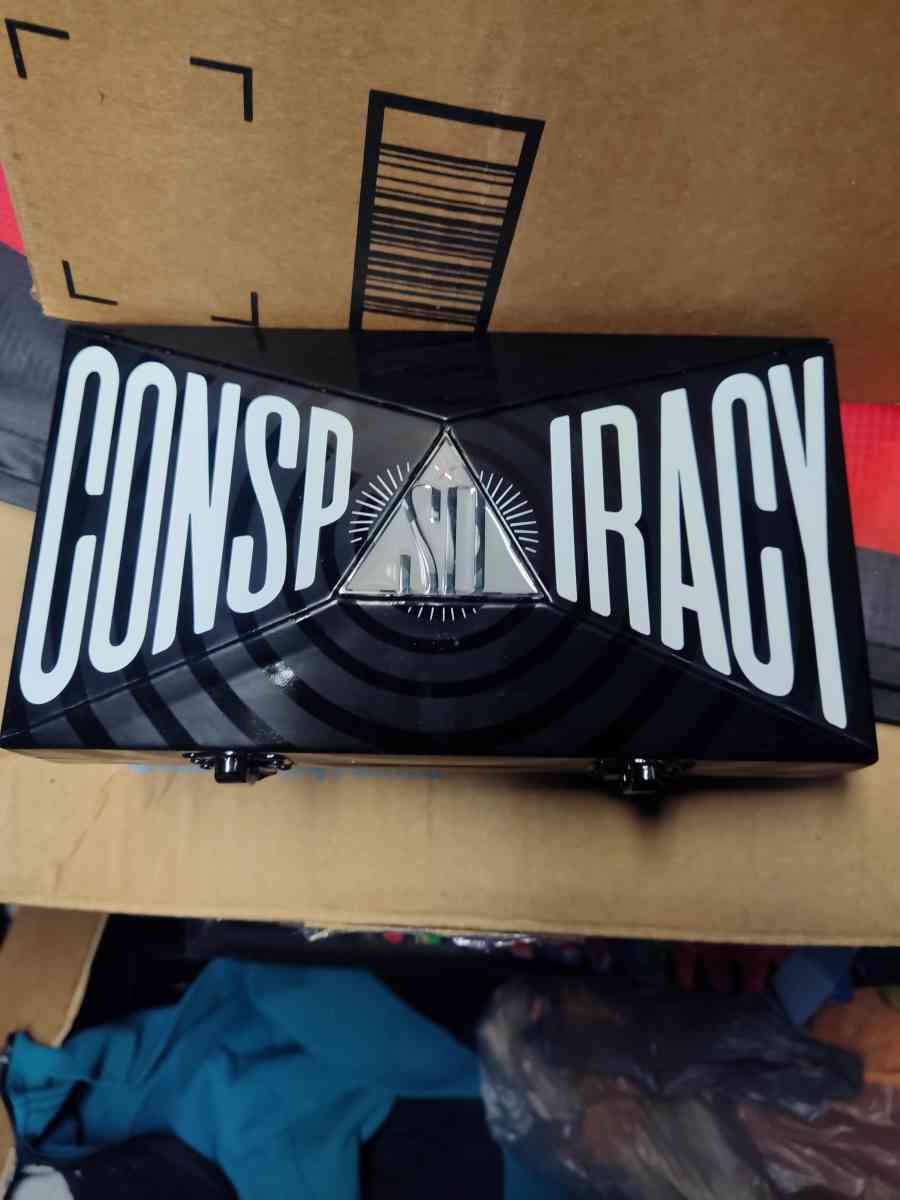 Jeffrey star makeup kits - Saint Louis, Missouri