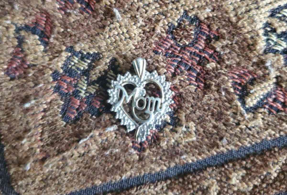 Heart Shaped Mom Necklace Pendant - Cross Hill, South Carolina - FleaMarketBay