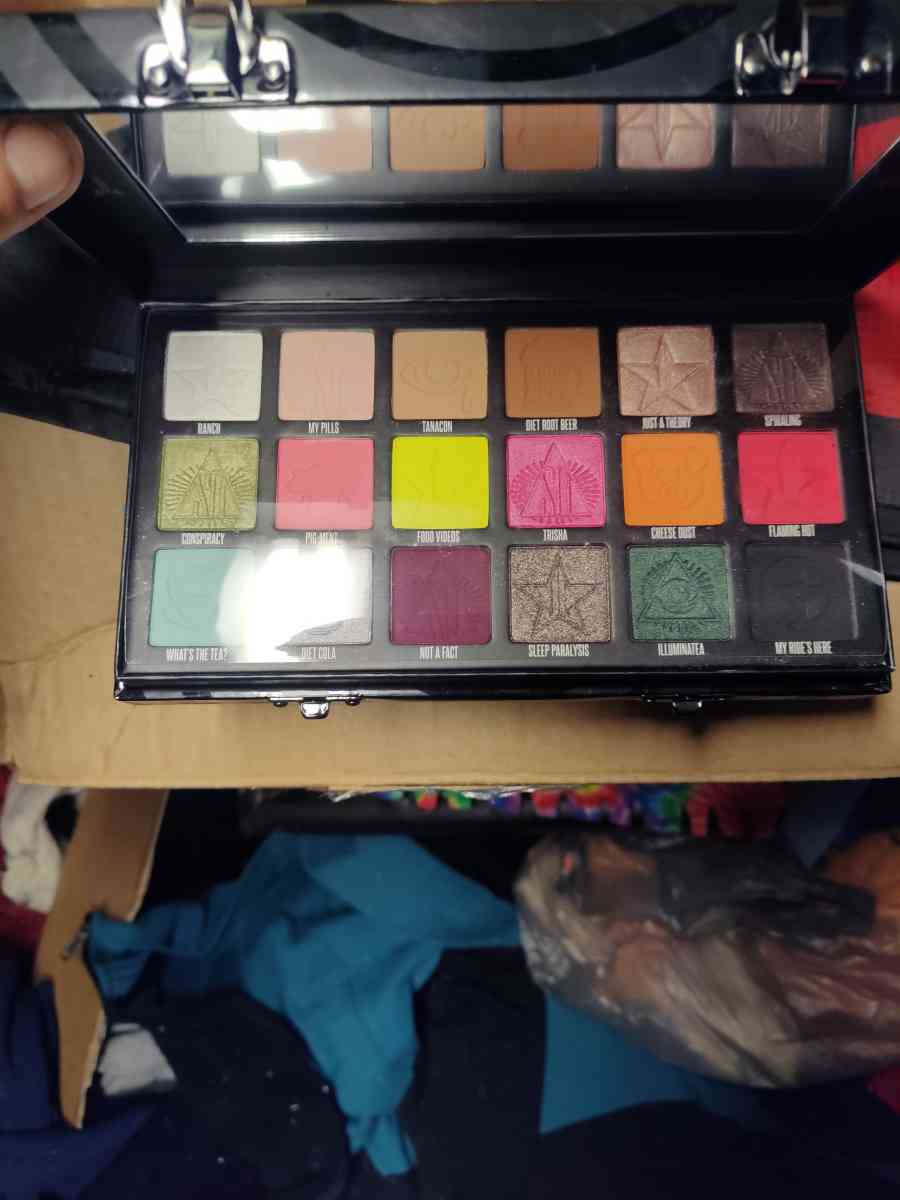 Jeffrey star makeup kits - Saint Louis, Missouri - FleaMarketBay