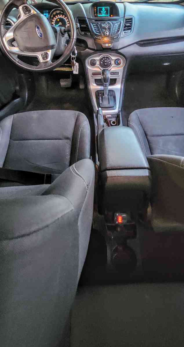 2016 Ford fiesta - Reynoldsburg, Ohio - FleaMarketBay