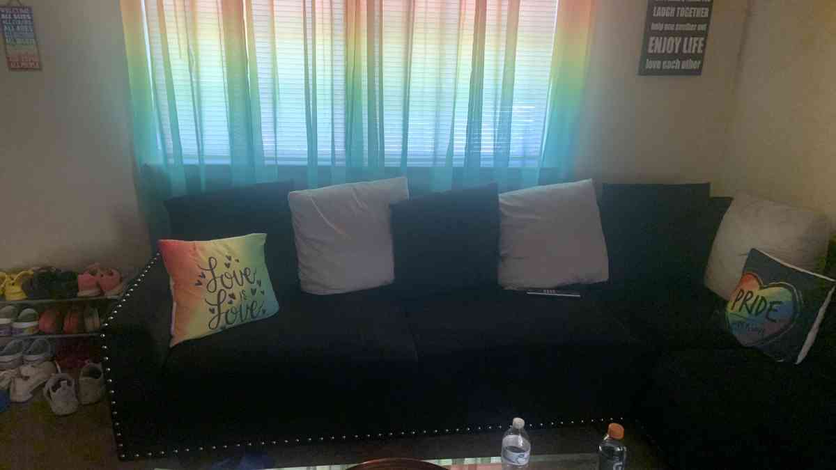 Sectional - Dallas, Texas - FleaMarketBay