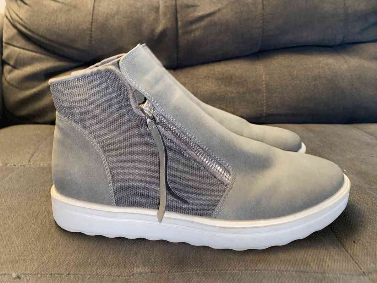 womens shoes size 10M - Daleville, Alabama