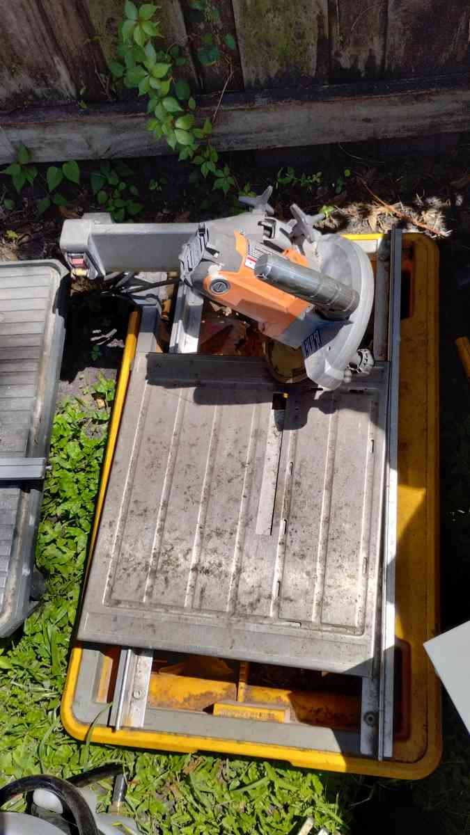 table saw and hood for over the stove and levels - Tampa, Florida - FleaMarketBay