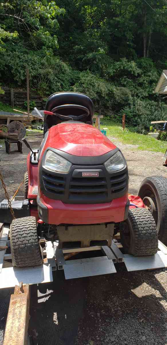 CRAFTSMAN YTS3000 RIDING MOWER - Mouthcard, Kentucky