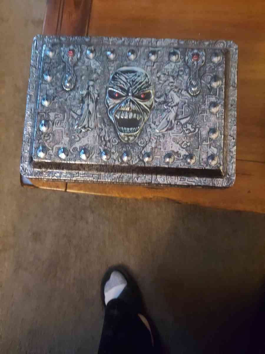 EDDIES ARCHIVE - Leicester, Massachusetts - FleaMarketBay