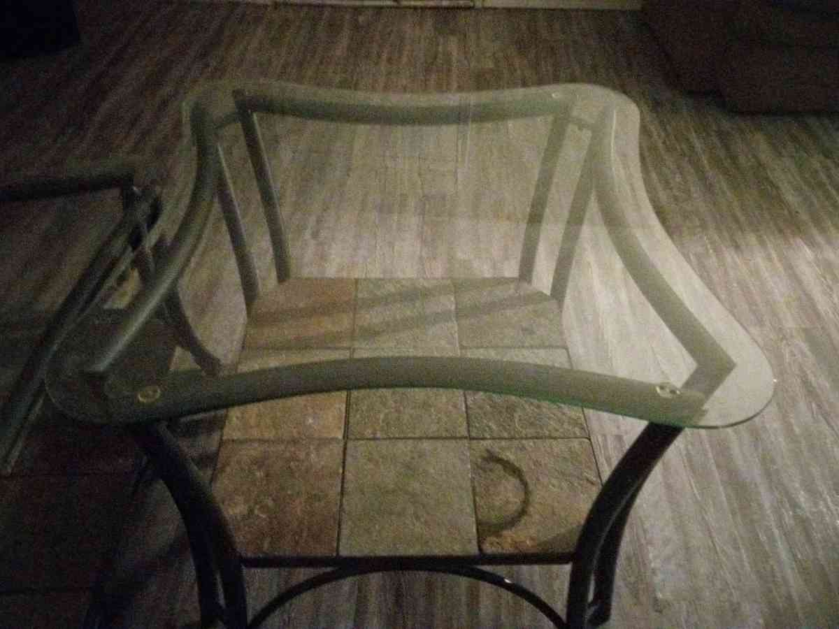 2 tables - Oklahoma City, Oklahoma - FleaMarketBay