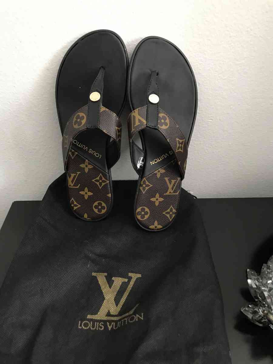 sandal - Renton, Washington