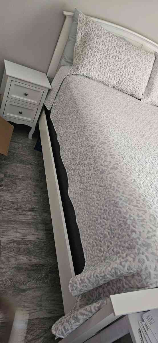 double size bed 2 nightstands dresser mirror - Palm Beach, Florida