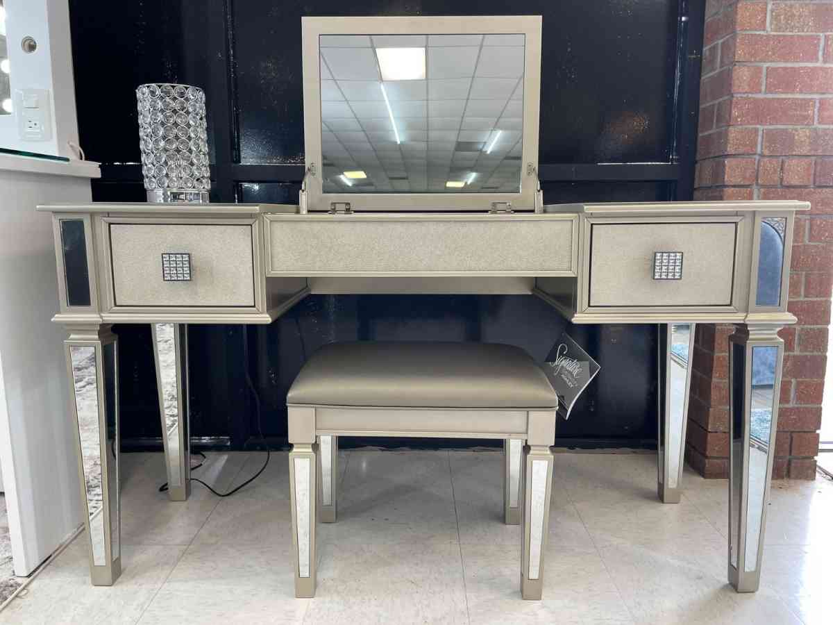 Ashley vanity we have delivery  today 49 Price 599 - Houston, Texas
